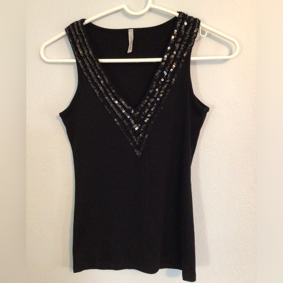 Fumblin’ Foe Woman’s Black Sequined Tank Top. Size Small. - Picture 1 of 3